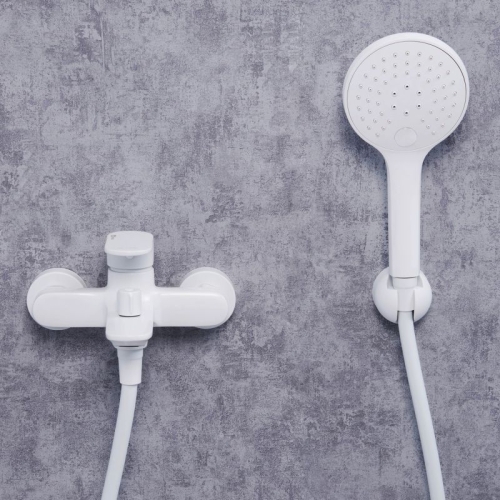 Смеситель для ванны Wasserkraft Mindel 8501 с лейкой и шлангом белый фото 3