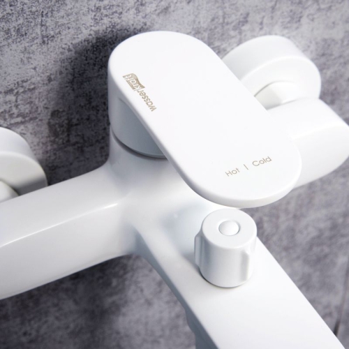 Смеситель для ванны Wasserkraft Mindel 8501 с лейкой и шлангом белый фото 6