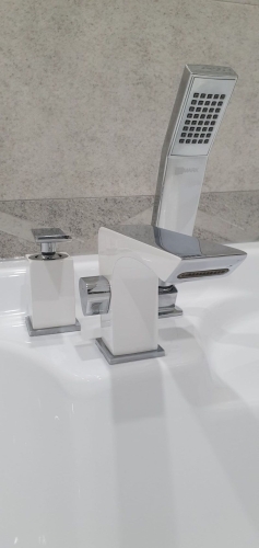 Смеситель на борт ванны 3 отв Lemark CONTEST - LM5845CW хром-белый фото 4